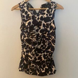 Ann Taylor sz 2 blouse with ruffle detail some stretch gorgeous print